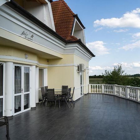 Elite Boutique Villa Oerkeny Orkeny Exterior photo
