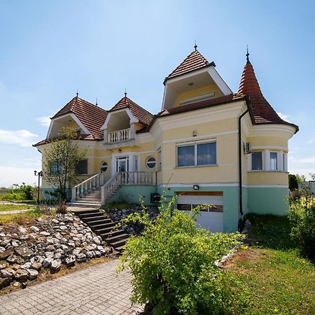 Elite Boutique Villa Oerkeny Orkeny Exterior photo
